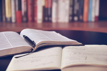 lil_foot-open-book-1428428_1920
